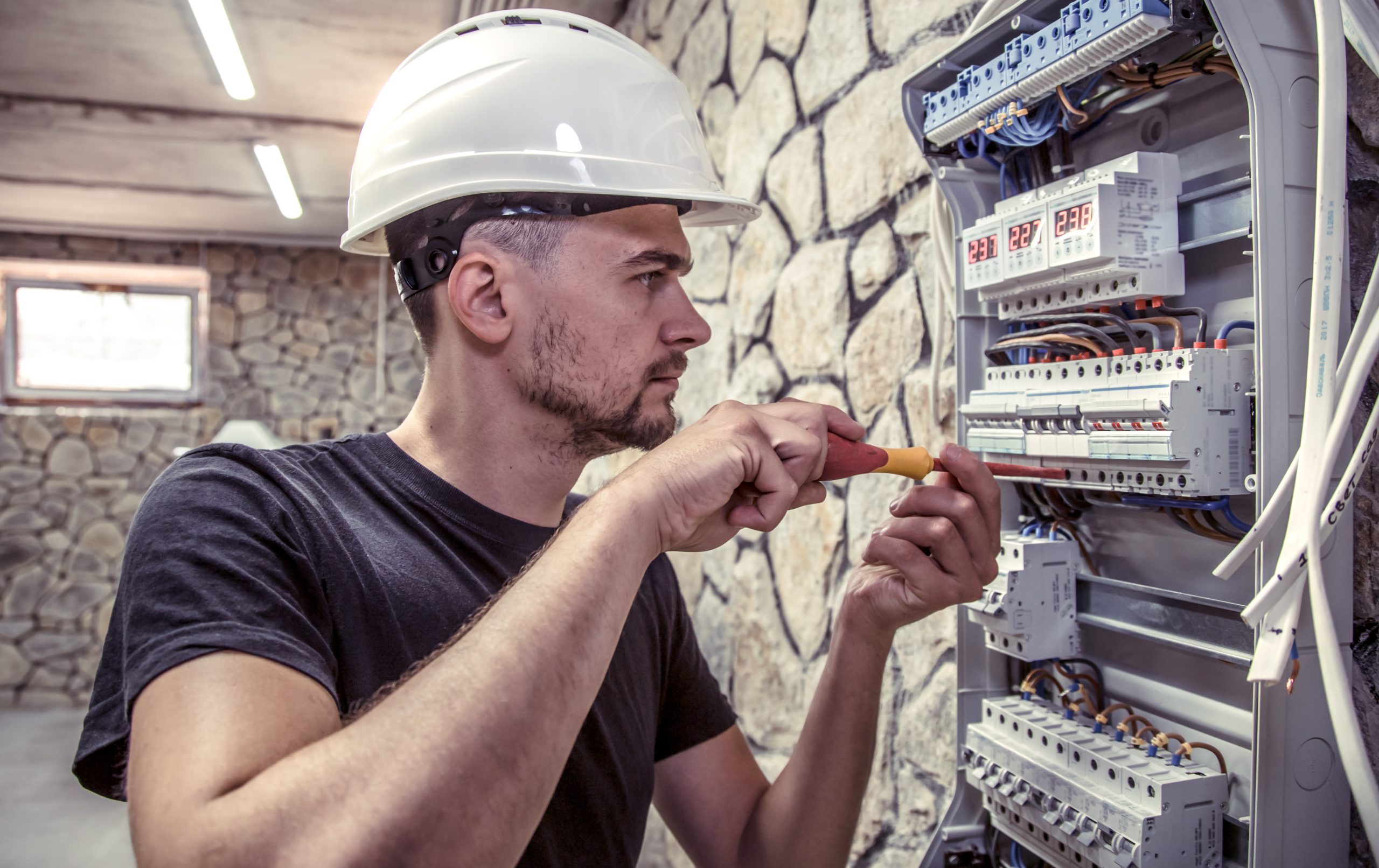 commercial electrician in Temple GA